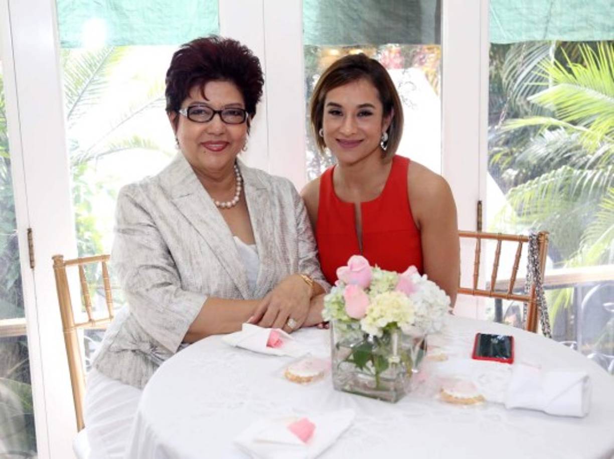 Belinda Martínez y Ely Núñez.