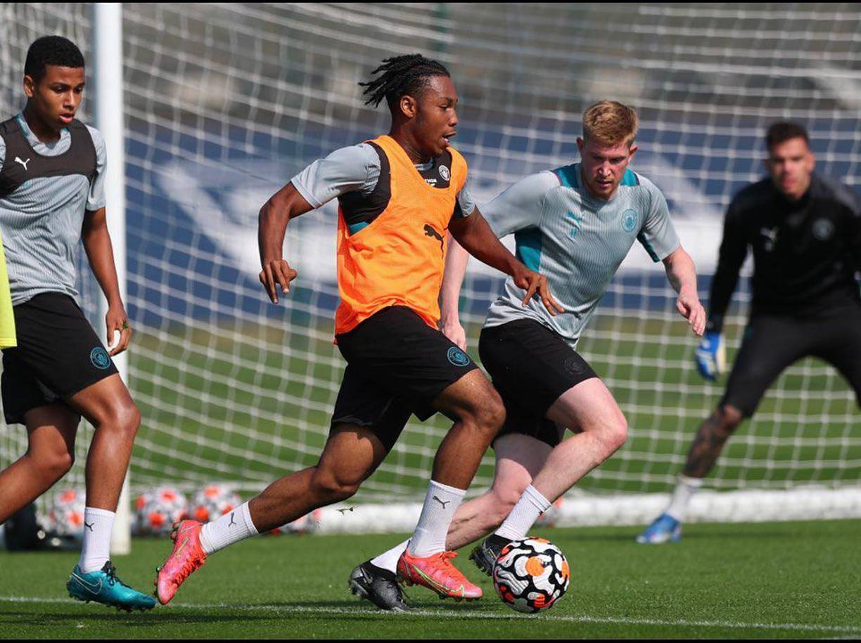 Y agregó: “El sistema de academias en el City es excelente y, especialmente cuando entrenas con el primer equipo día a día, mejoras cada día”.