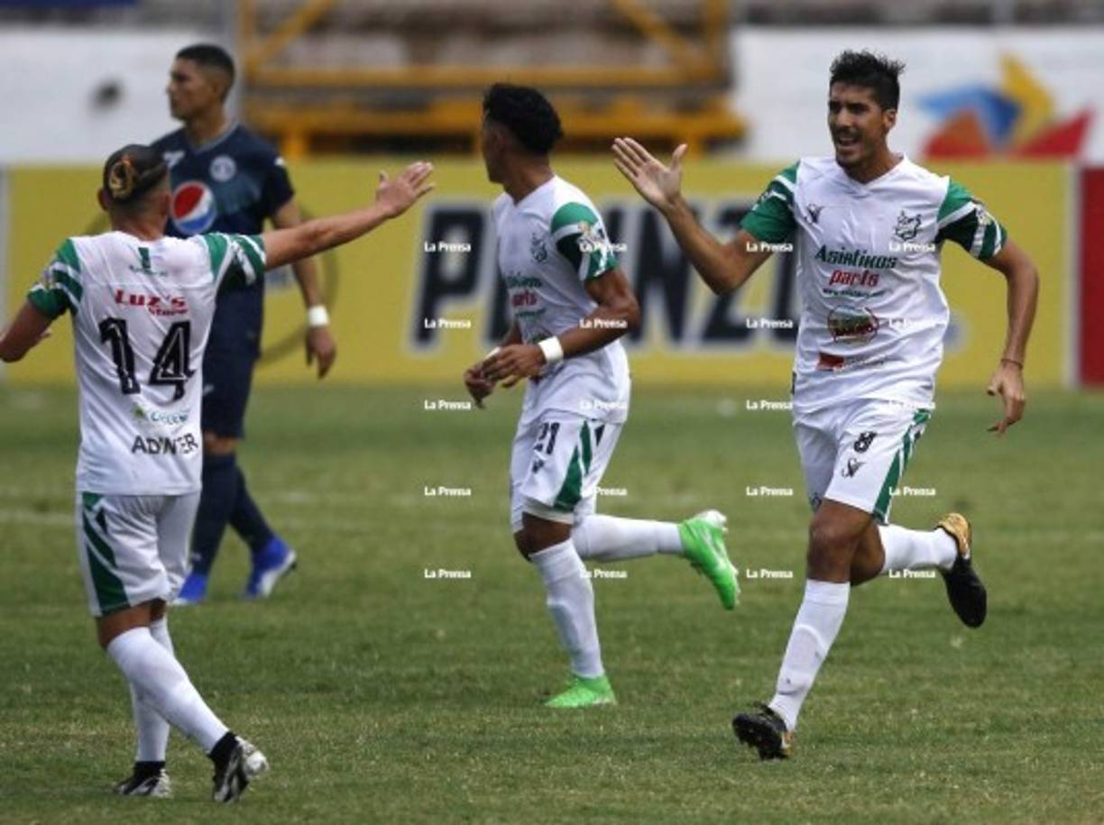 Bruno Volpi festejó su primer gol en la Liga de Honduras con la camiseta del Platense gracias a un terrible error de Rougier.