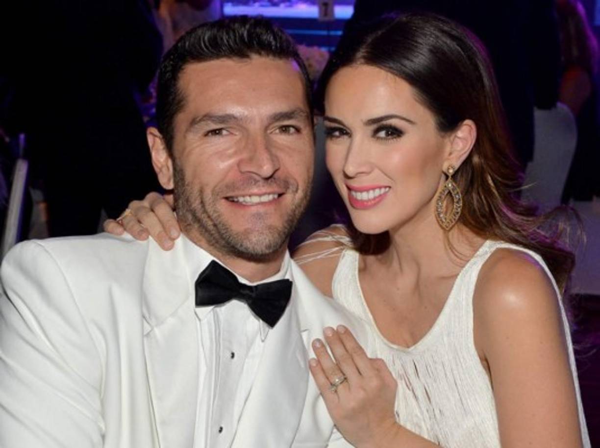 Martín Fuentes y Jacqueline Bracamontes.<br/>Él proviene de una familia empresarial pero su gran pasión es el automovilismo, así que también es piloto, es amante de los deportes extremos, mantiene un matrimonio sólido con la conductora más carismática de la televisión mexicana, la querida Jacky.