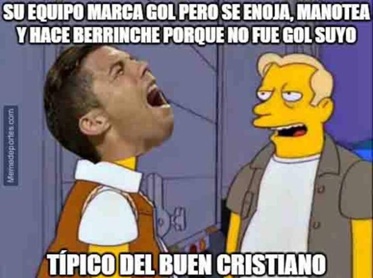 Cristiano Ronaldo reaccionó molesto luego de que no pudo marcar y en una jugada sí lo hizo Mandzukic.