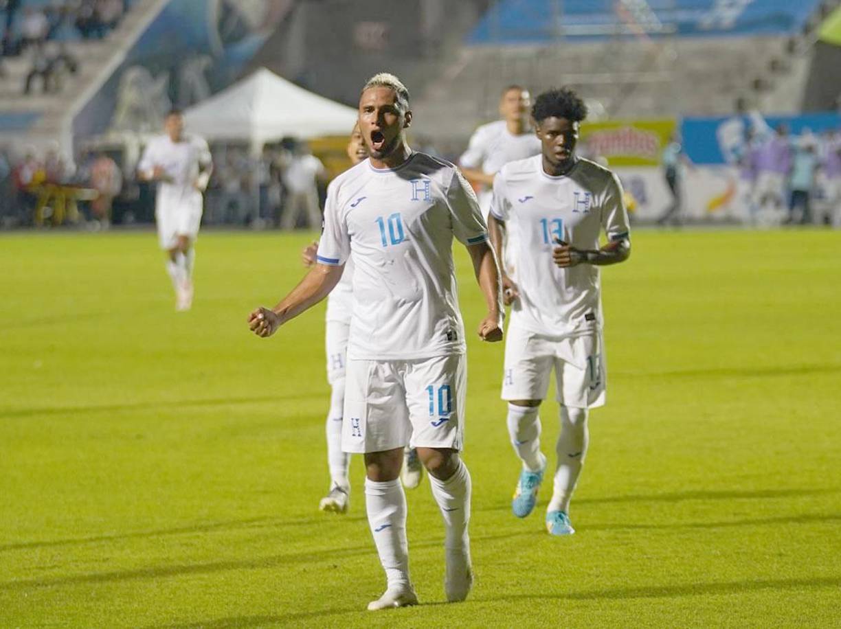 Alex López es otra gran sorpresa de Reinaldo Rueda en el 11 titular para formar parte del medio campo ante México.
