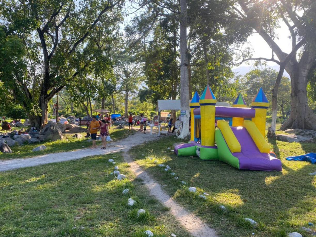 Asimismo, hay opción a dar paseos en bicicleta, carritos y juegos para niños.