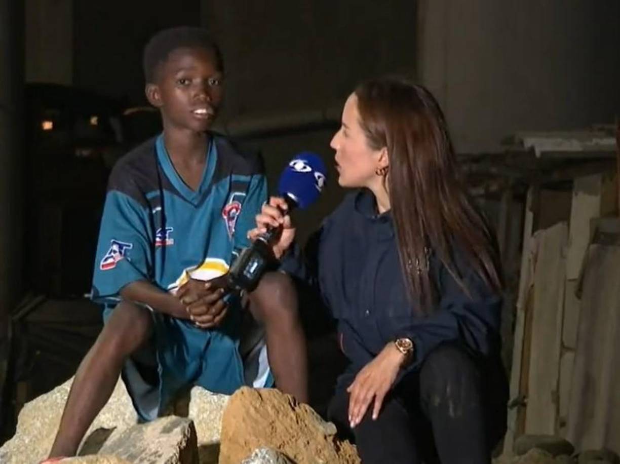 “<i>Nos dan cualquier moneda y se la damos a mi mamá para que compre comida</i>”, contó el menor a ‘Noticias Caracol’.