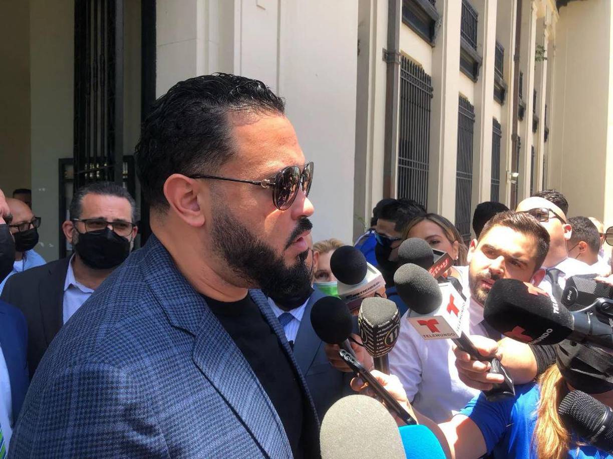 Raphy salió del Tribunal Federal de San Juan, después de que un juez le diera un plazo hasta las 15.00 (3:00 de la tarde) de hoy para entregarse a las autoridades federales de Estados Unidos.