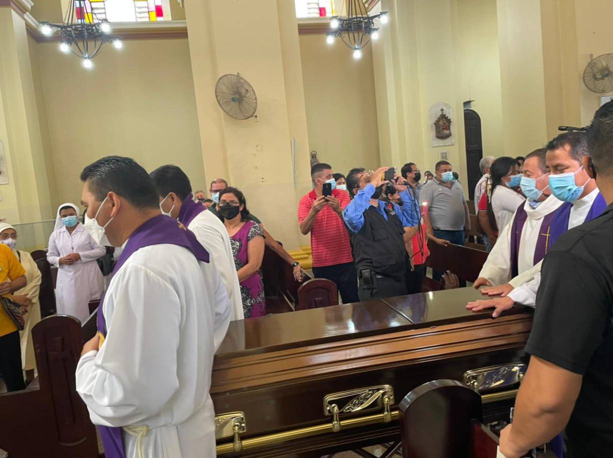 El sacerdote era el sexto de 13 hermanos de un matrimonio conformado por Isabel Vásquez y María Donatila Cálix.