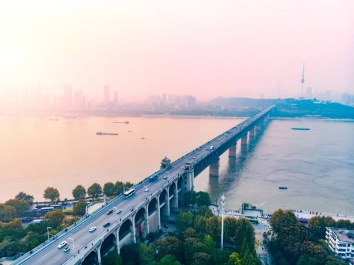 Wuhan tambén es conocida coloquialmente en verano como la 'olla de China' por las altas temperaturas que se registran.
