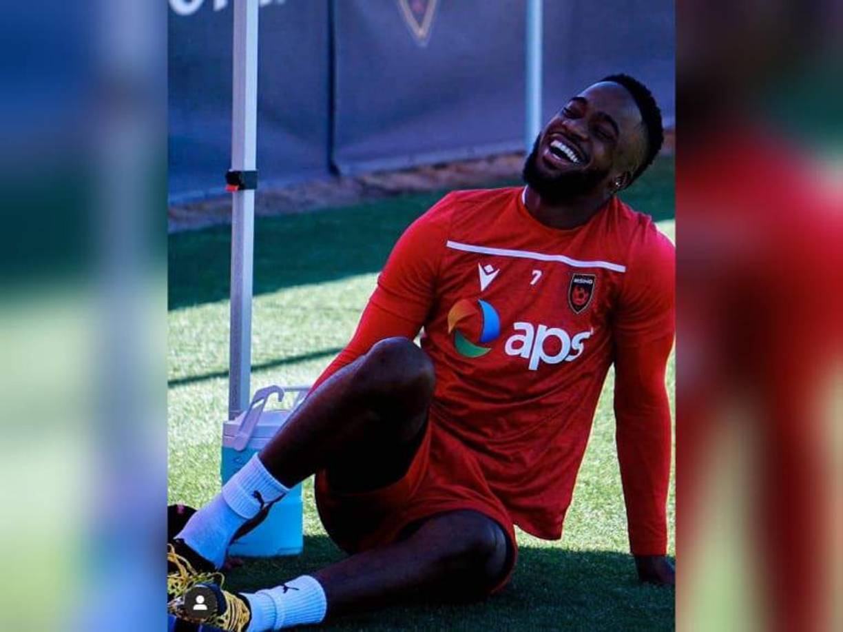 Junior Flemmings ha hecho prácticamente toda su carrera en el fútbol de Estados Unidos. Anteriormente vistió la camiseta del Nueva York Red Bulls II, Tampa Bay Rowdies y Phoenix Rising FC.