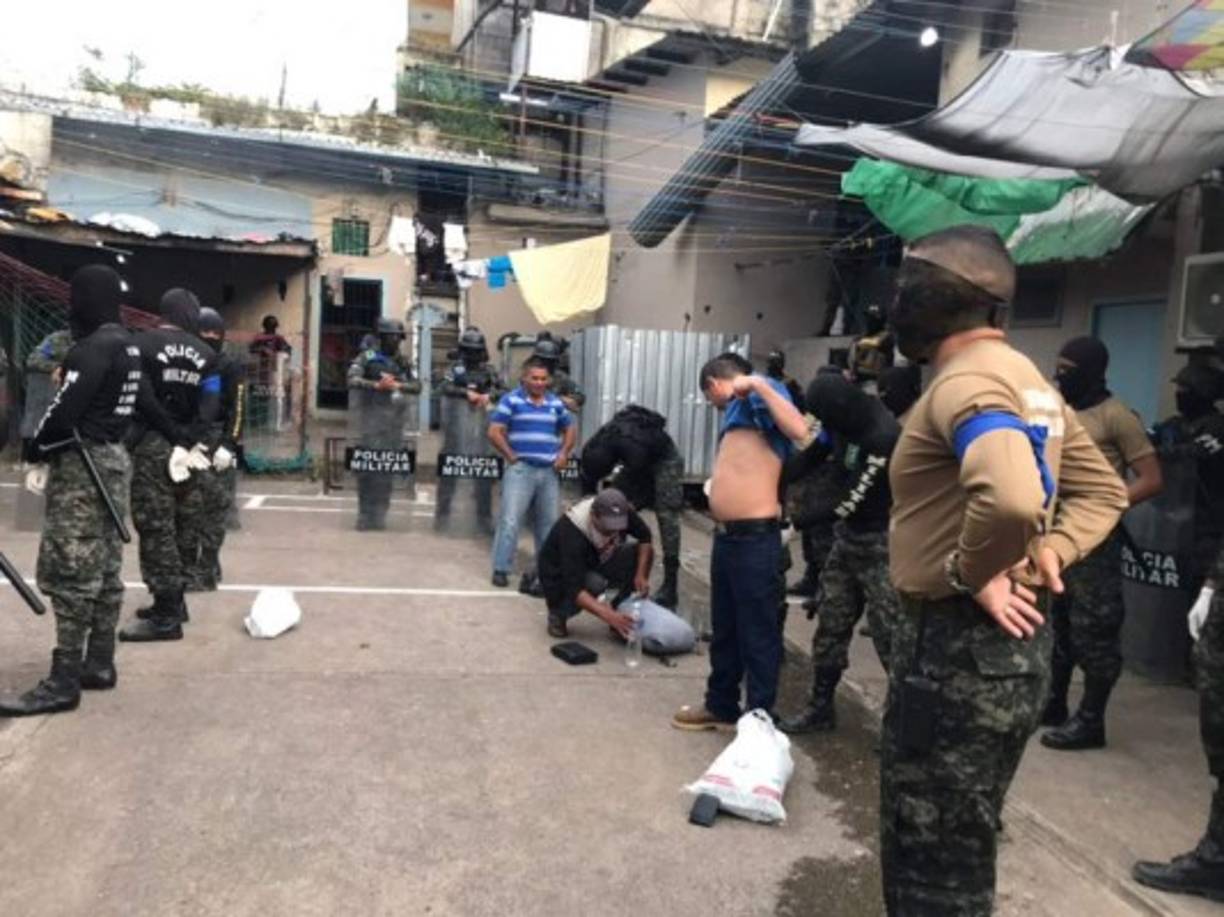 La Policía Militar, Fusina y agentes penales trasladaron a los últimos 197 reclusos que se encontraban en el Centro Penitenciario de Santa Bárbara.