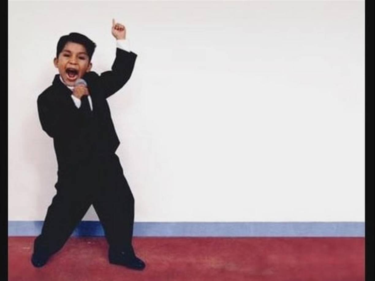 Nazareth es originario de Paijan, provincia de Ascope en la región de La Libertad, Perú, pero ha viajado a varios países predicando y hablando de Jesús. Es hijo de dos pastores: Adres Castillo y Marisela.