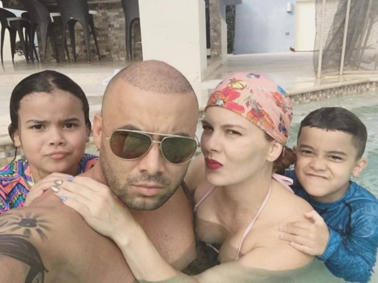 Juan L. Morera, mejor conocido como Wisin se dirigió al público para pedir privacidad ante los duros momentos que está pasando su familia por la grave enfermedad que padece su hija recién nacida, Victoria Yeh.