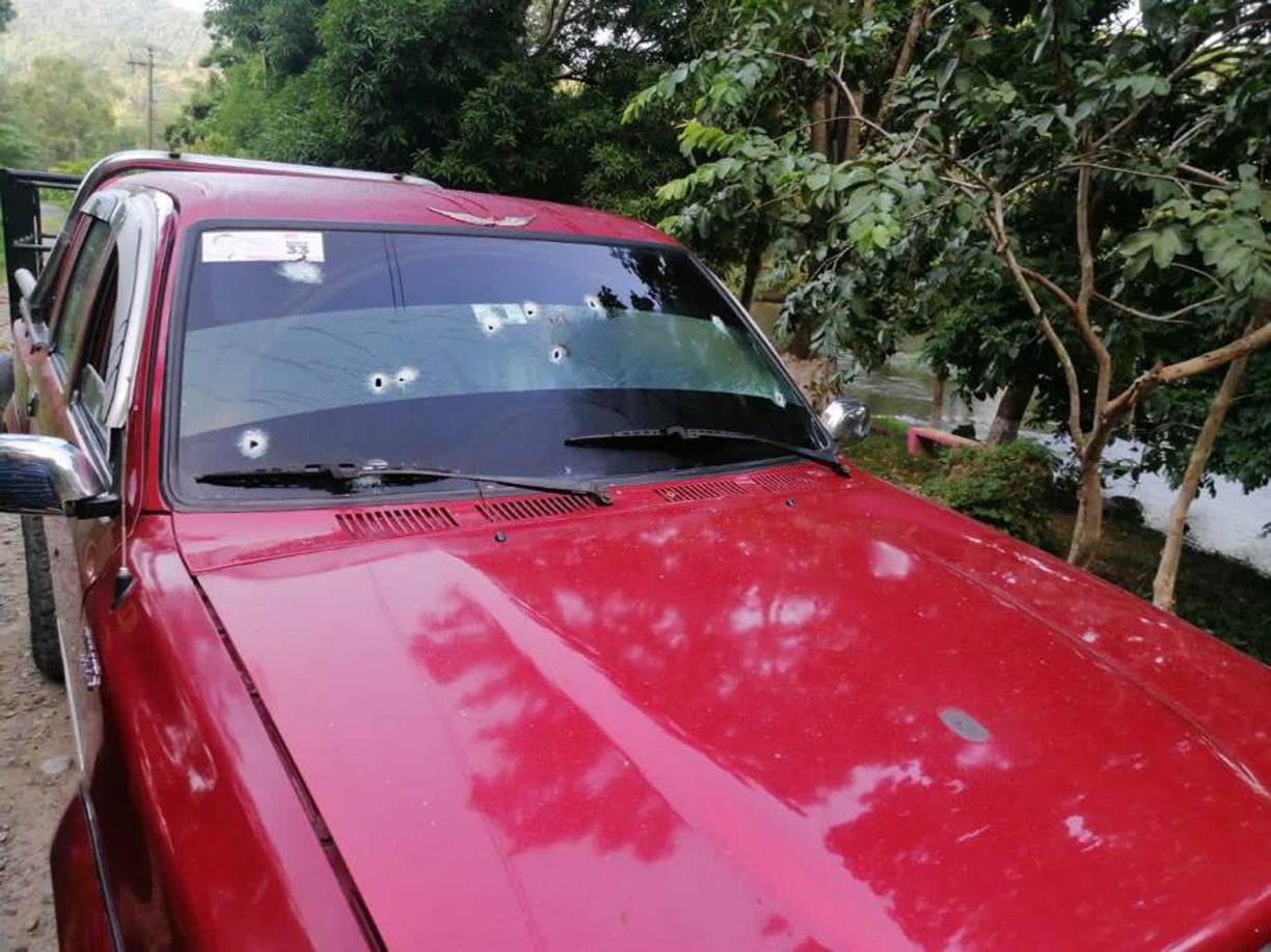 Las informaciones preliminares indican que él iba saliendo de su propiedad a bordo de su automóvil. 