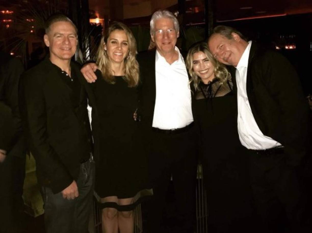 La pareja vivió durante el primer año de relación separada por el océano: ella en su lujosa mansión en Madrid, él, en Nueva York. Pero en 2017 decidieron mudarse juntos, y Alejandra se mudó a la Gran Manzana junto a su pequeño hijo Albert, de cinco años (de su matrimonio con Friedland). Habían decidido ser una familia.<br/>