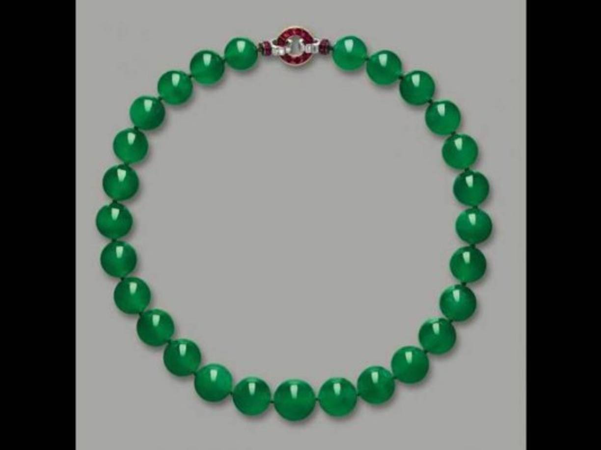 Collar Hutton-Mdivani Jadeite. Valor: US$27.4 millones. Este collar está hecho de 27 esmeraldas verdes y sus terminaciones son con diamantes y rubí. (Foto: Forbes)