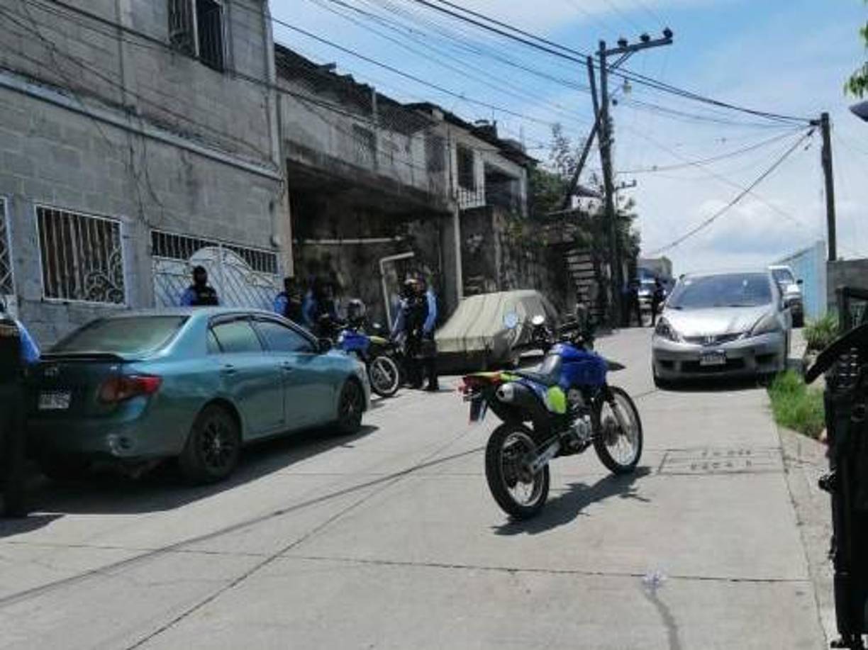 El cruce de disparos entre agentes policiales y criminales ocurrió en horas de la mañana en la colonia Buenas Nuevas, de la capital. 