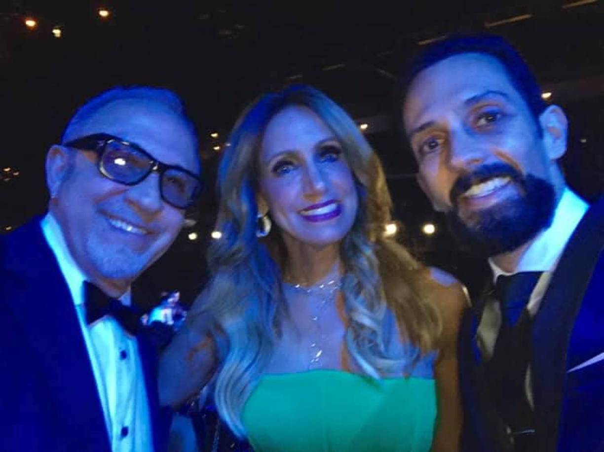 Con la presentadora Lily y el productor Emilio Estefan.