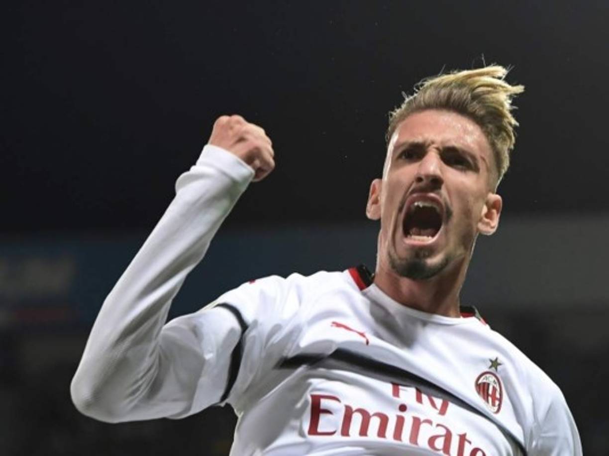 Según informa Sky Sports, el español Samu Castillejo podría estar en el punto de mira del Real Betis. El volante ha perdido protagonismo en el AC Milan. Foto AFP.