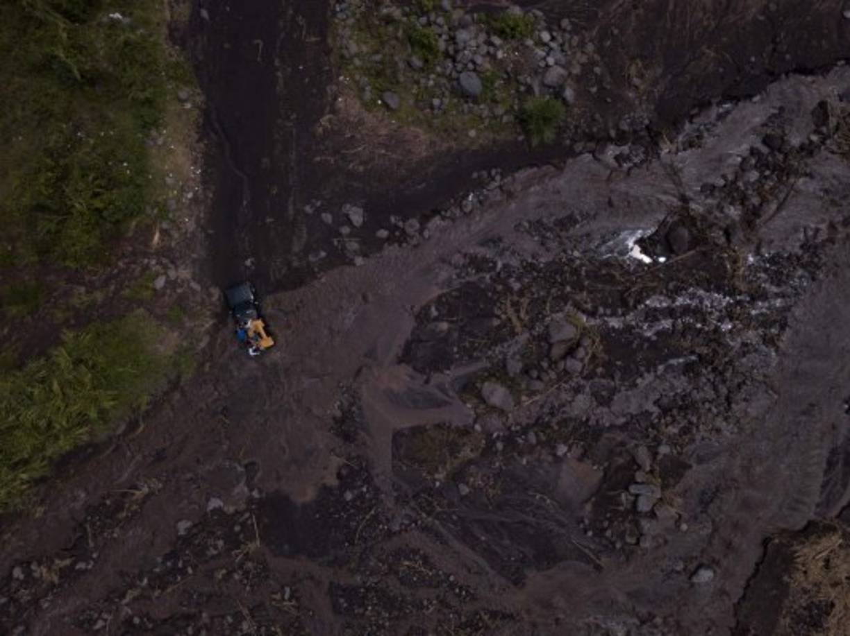 Los congresistas les recriminaron tanto a Cabañas como al director del Insivumeh, Eddy Sánchez, el haber tenido mala coordinación entre ellos para realizar las evacuaciones de los habitantes de las comunidades situadas en las faldas del volcán.