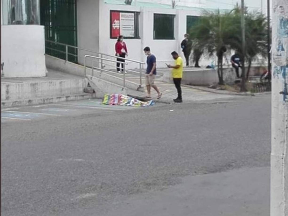 Imágenes difundidas en las redes sociales por periodistas y locales muestran el drama que están pasando en ese país. Todos los días aparecen cadáveres en las calles de todas las ciudades.