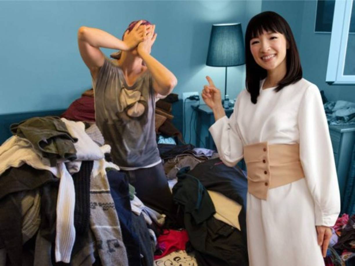 2. Aprende a deshacerte de las cosas: Además de ordenar, tenemos que aprender a deshacernos de las cosas que tenemos en casa y que no usamos. Es importante ser realistas y desterrar el “por si acaso/puede que algún día” de nuestro vocabulario. Revisa todas esas cosas que no has usado en años, están rotas o que guardas “por si acaso” y quítalas.