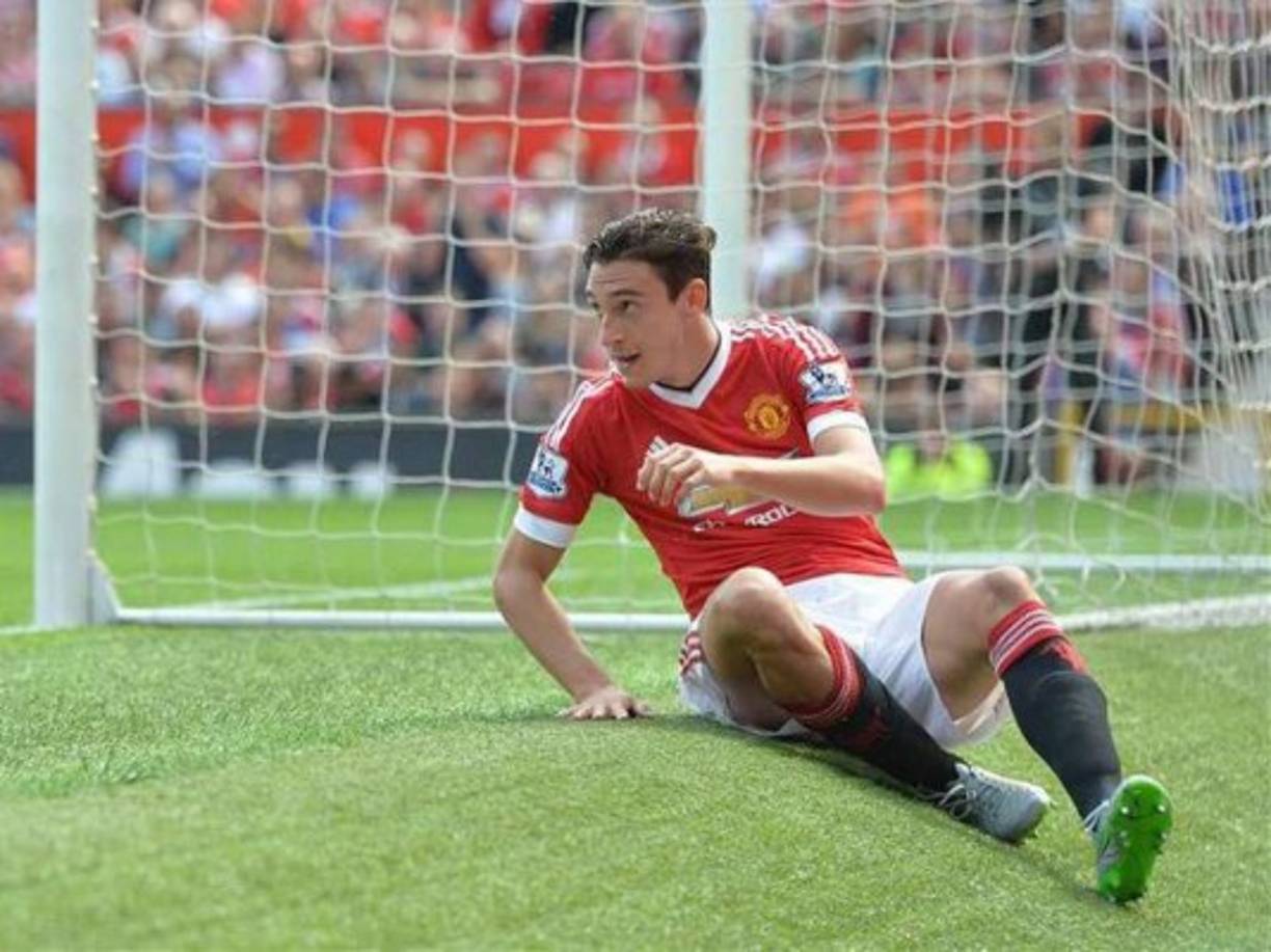 Matteo Darmian: El defensor sería dado de baja en el Manchester United ya que no entra en los planes de Mourinho.