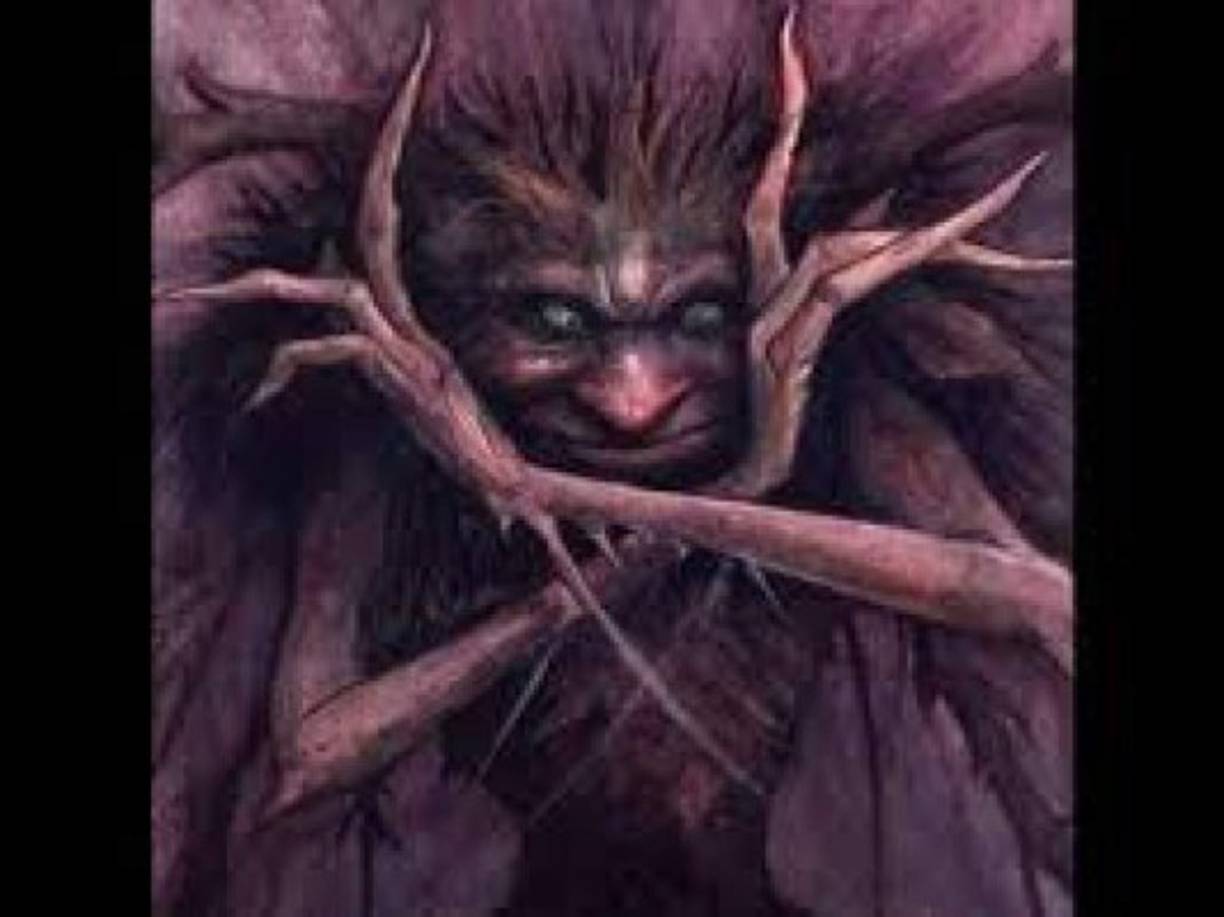 Algunos honudreños afirman que se roba a las mujeres bonitas y jóvenes a las cuales acosa tirando piedras en los techos de sus casas hasta que un día se las llevaba y nunca más se volvía a saber de ellas.