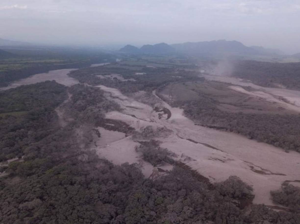 El Gobierno del presidente de Guatemala, Jimmy Morales, anunció un plan de reconstrucción vial y de viviendas para los afectados por la violenta erupción del pasado domingo del Volcán de Fuego.