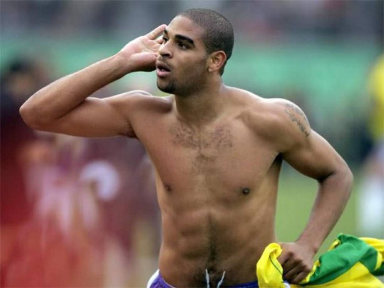 'No sabía cómo disimularlo, llegaba borracho por la mañana a los entrenamientos”, aseguró Adriano al hablar sobre su vida desordenada en el Inter de Italia.