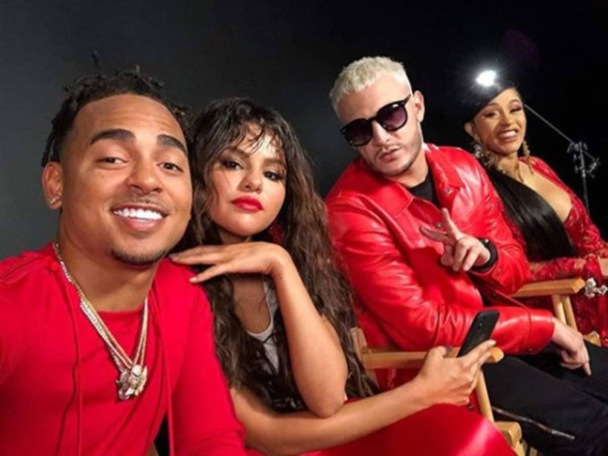 En 2014 Ozuna firmó un contrato con la discográfica Golden Family Records y comenzó a publicar sus interpretaciones en redes sociales. ​Saltó a la fama en 2016 cuando colaboró en el sencillo 'La ocasión'.