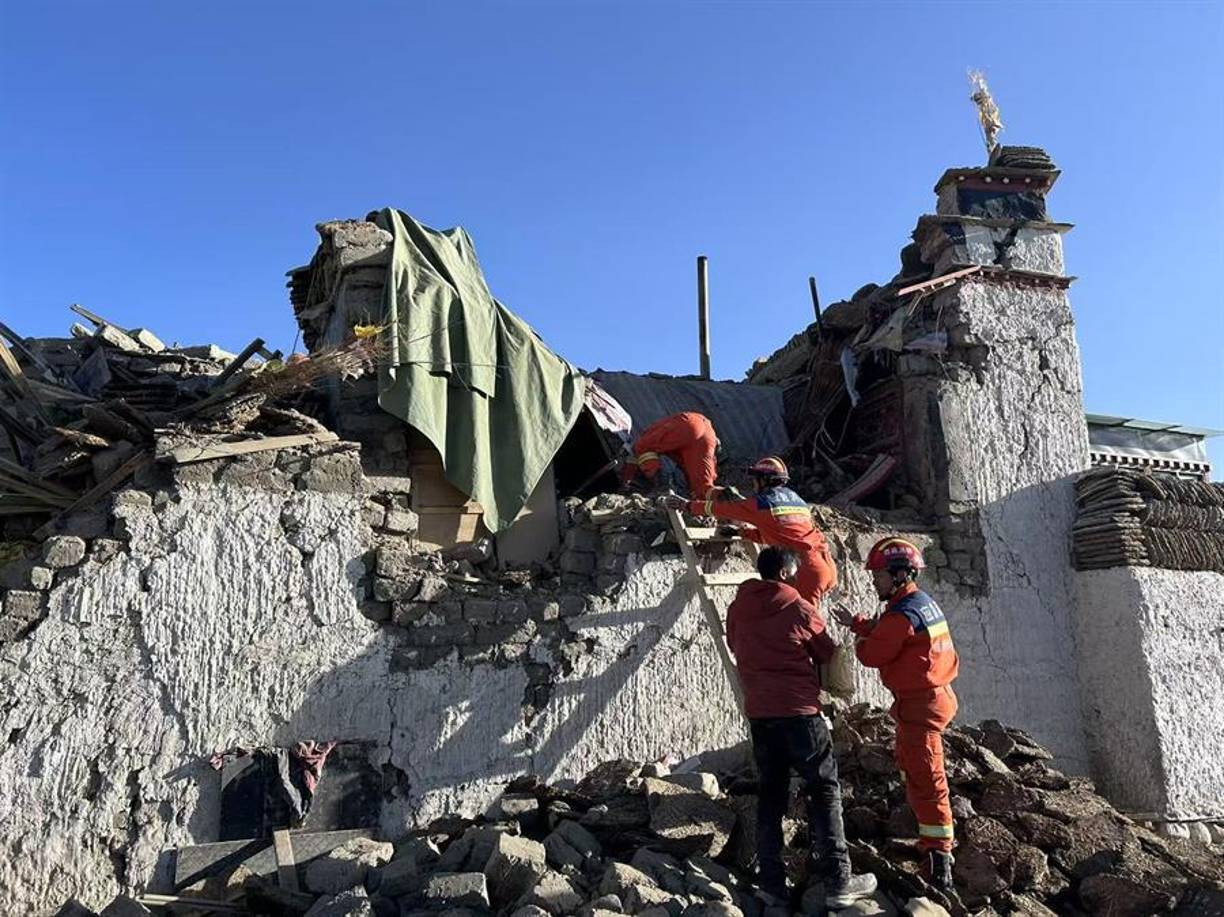  El número de víctimas mortales a causa del terremoto de magnitud 6,8 registrado este martes en el condado de Tingri de la región occidental china del Tíbet se eleva ya a 126, informaron medios estatales.
