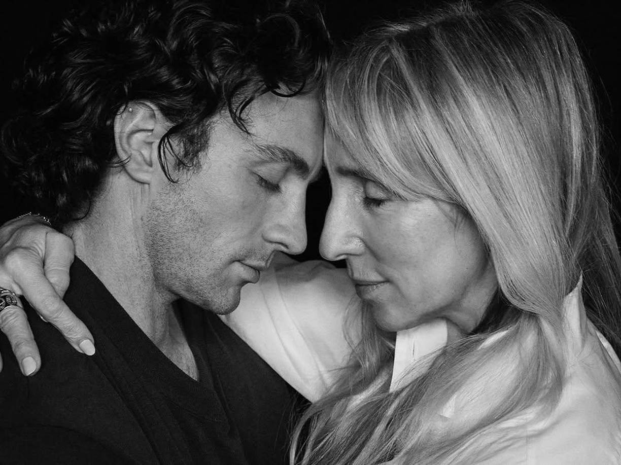 A lo largo de los años, Aaron y Sam han demostrado que su amor es genuino. Han enfrentado rumores y especulaciones con dignidad, prefiriendo centrarse en su familia y sus carreras. Aaron ha adoptado el apellido de Sam, convirtiéndose en Aaron Taylor-Johnson, como un símbolo de su compromiso y amor por ella.