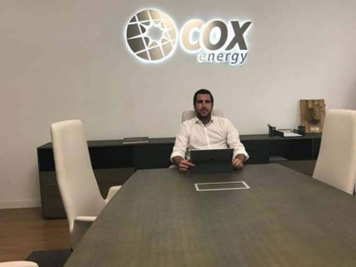 Enrique Riquelme fue elegido por Forbes en el 2020 como uno de los 100 españoles más creativos en el mundo de los negocios, donde ha trabajado en sectores como la minería, el cemento y las infraestructuras.<br/>