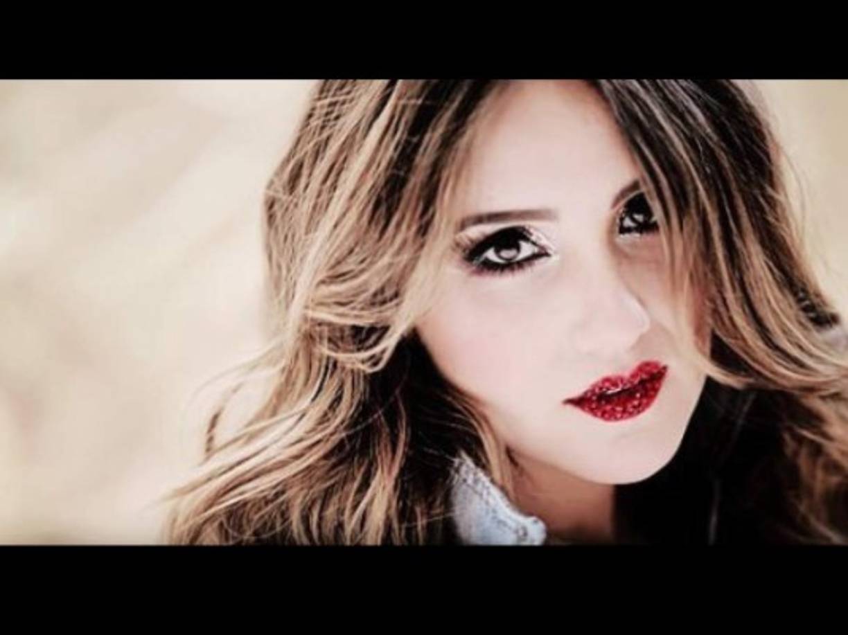 Acostumbrada a lucir su maquillaje impecable, en esta ocasión, la exintegrante de RBD, subió una foto al natural.<br/>