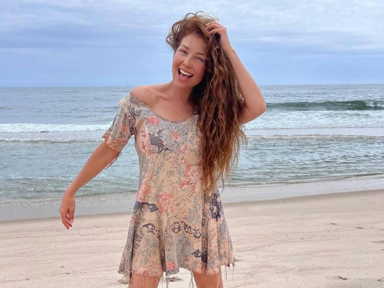 A través de su cuenta en Instagram, la intérprete de ‘Arrasando’ compartió un video y una serie de imágenes de la nueva ‘Marimar’, causando el furor entre sus fans, los amantes de las telenovelas y las nuevas generaciones que han conocido la historia gracias a la popularidad que la canción principal de la producción ha obtenido en TikTok.