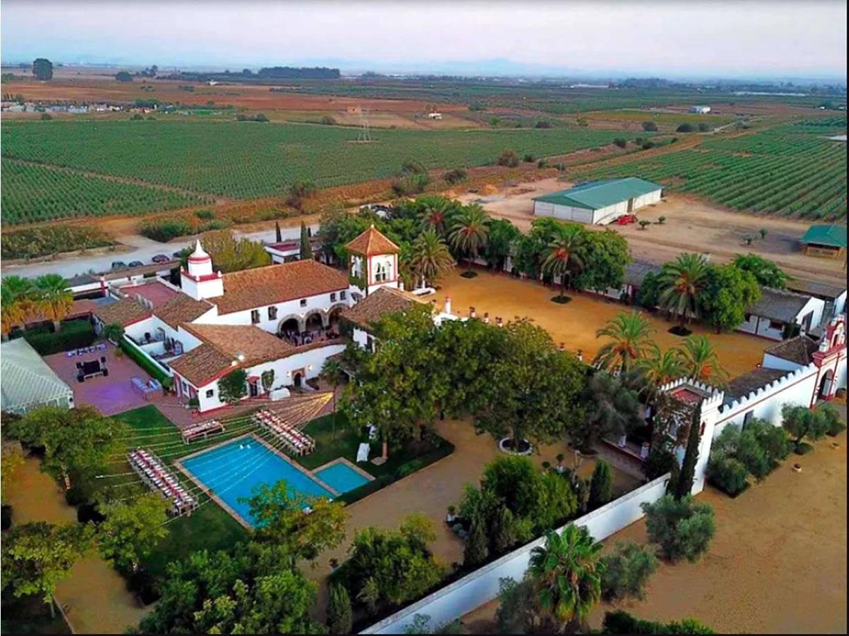 El lugar elegido por la pareja para casarse ha sido la ‘Hacienda de Orán’, una espectacular finca del siglo XVII en Viso de Alcor en Utrera, Sevilla.