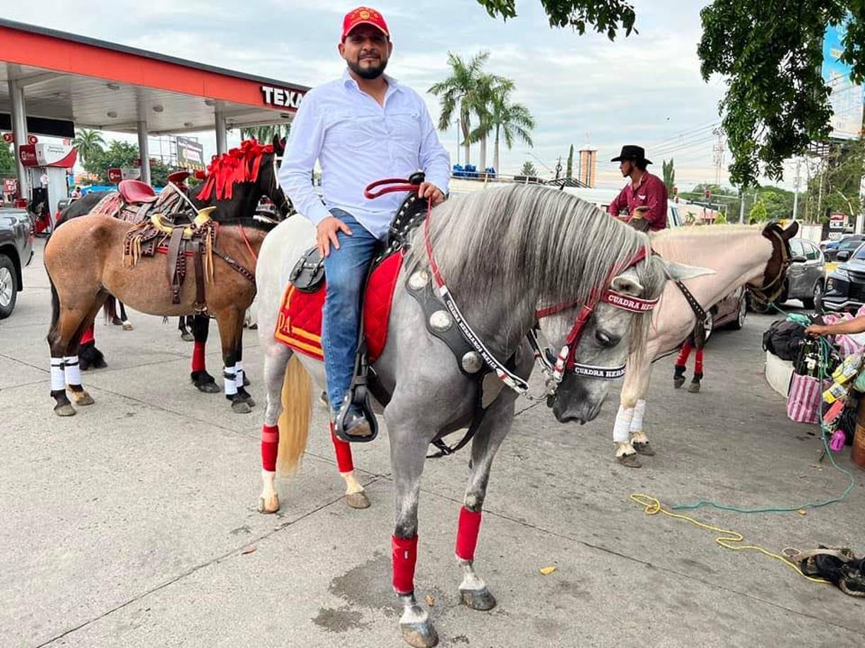 Aquí en uno de los desfiles hípicos en San Pedro Sula.
