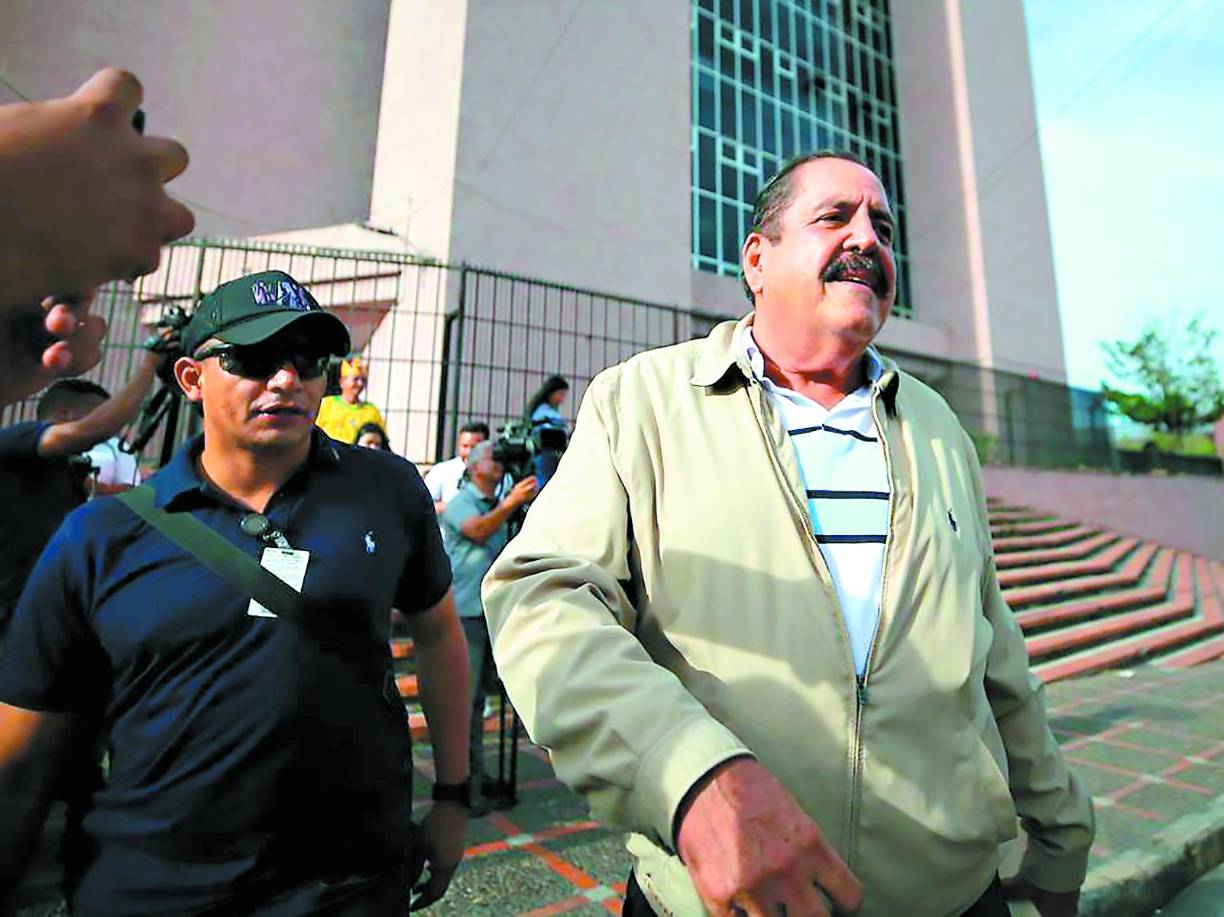 En el video, antes de que llegue Carlón a la cita, los narcotraficantes acuerdan entregarle 650,000 dólares (unos 13.3 millones de lempiras al tipo de cambio en 2013) para financiar la campaña política de Libre.