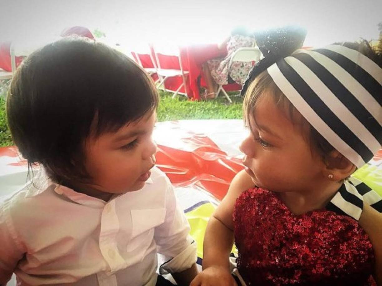 La pequeña Alaïa, hija de Adamari López y Toni Costa, fue una de las invitadas de honor para la celebración.