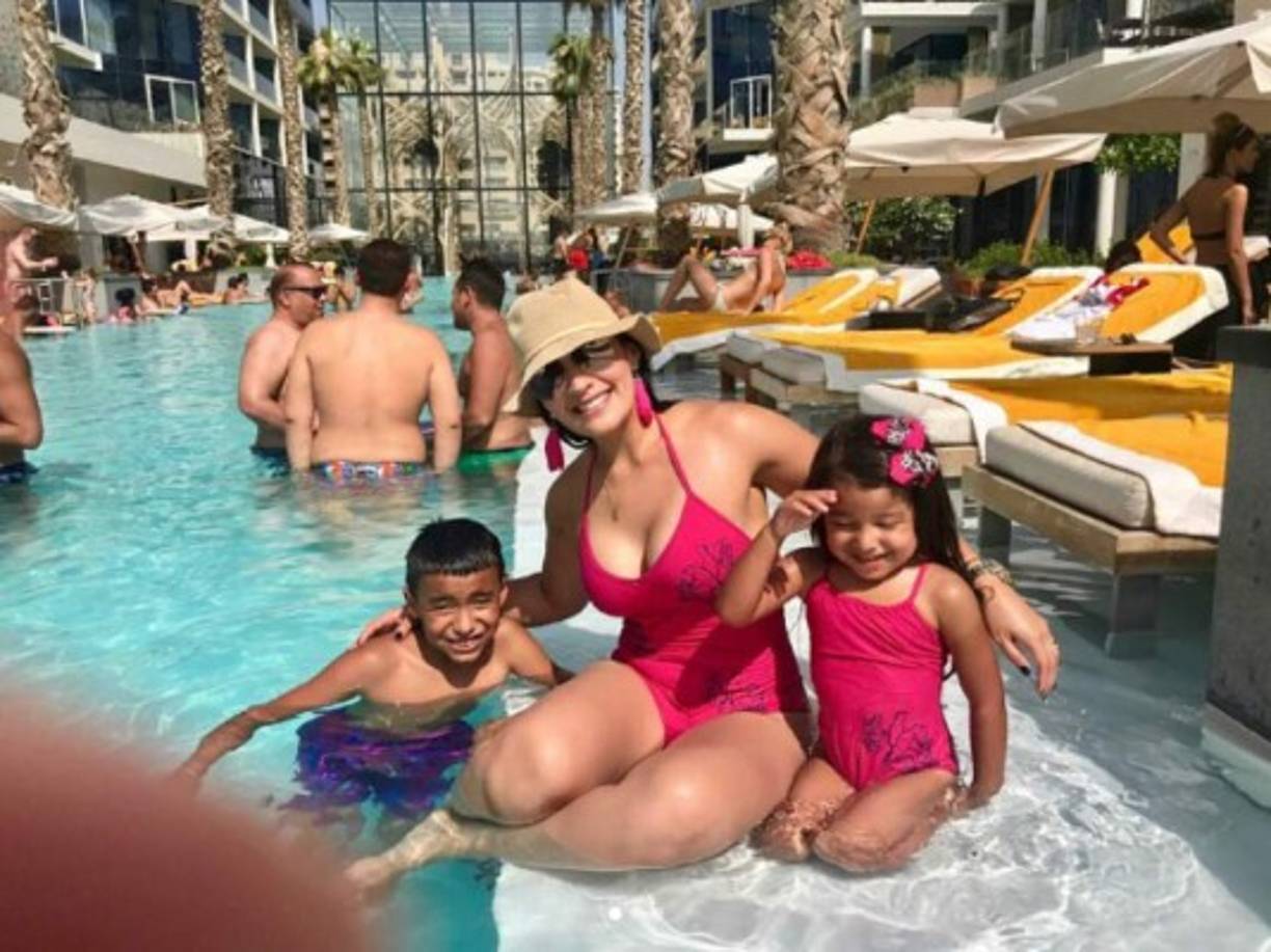 Virginia Varela ha estado en sus vacaciones acompañada de sus hijos.