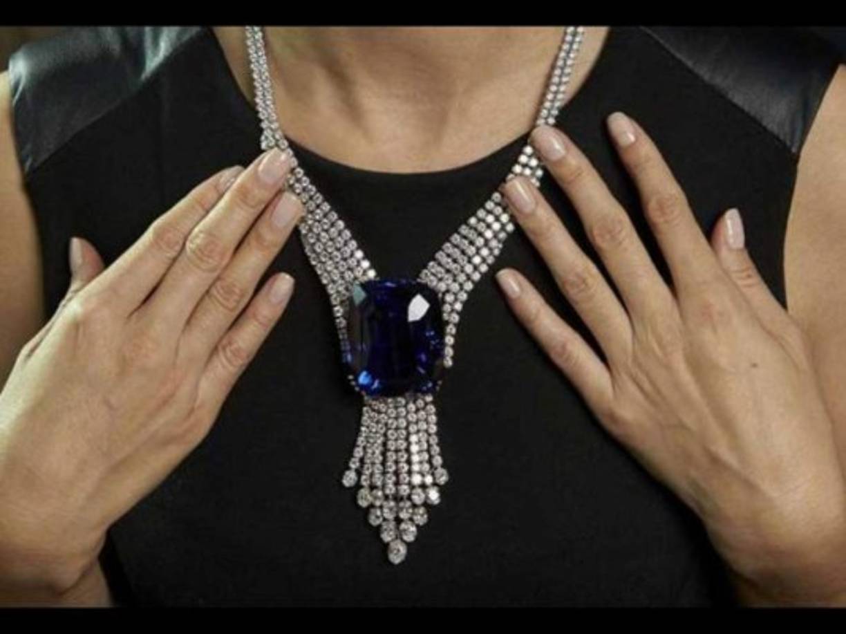 Collar Blue Belle de Asia. Valor: US$17.3 millones. Está compuesto por el cuarto zafiro más grande del mundo. (Foto: upsocl.com)
