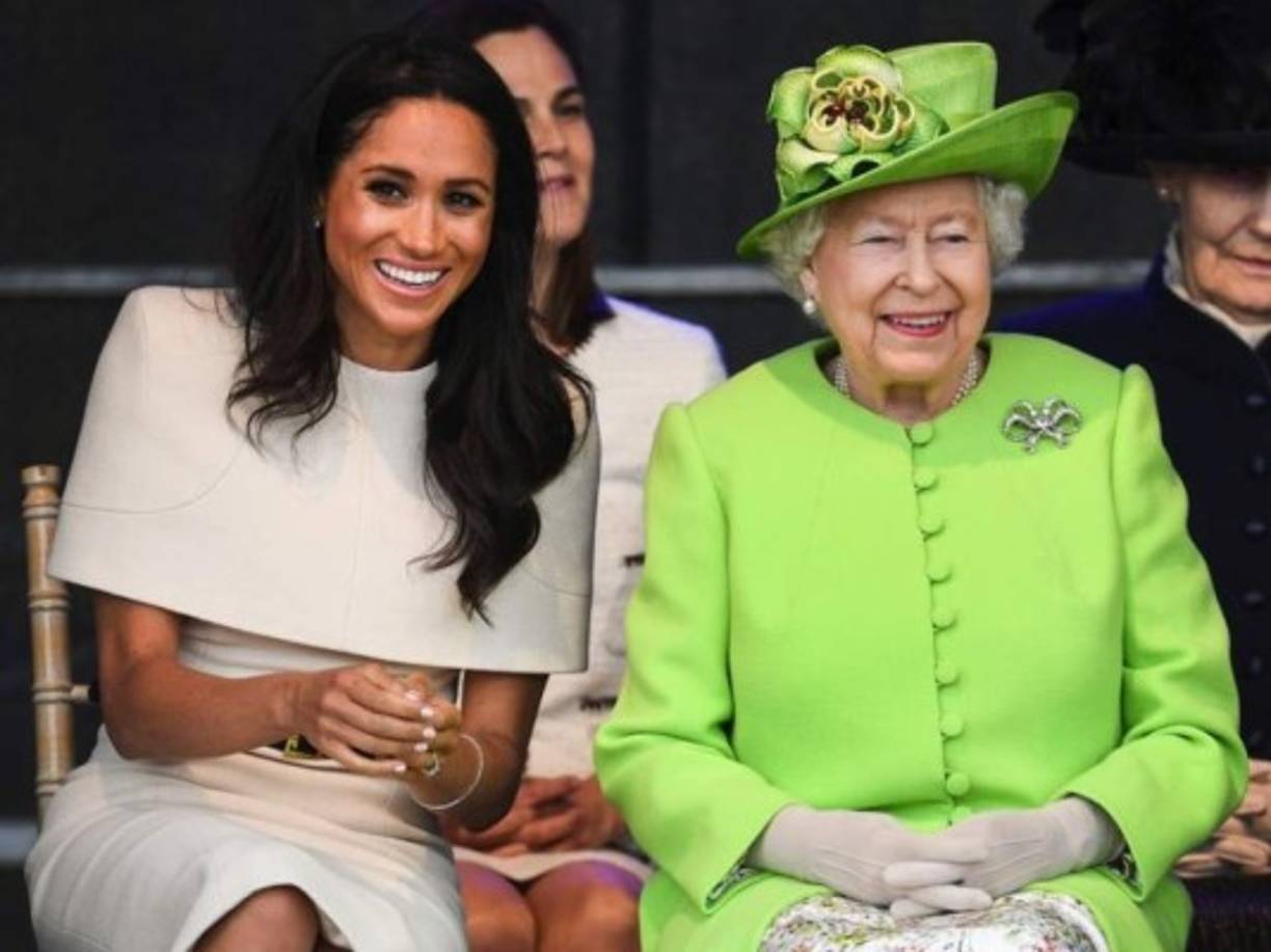 Sus looks desafiantes fueron titulares en todas sus apariciones en público.<br/><br/>Desde mostrar los hombros, no llevar medias o no usar el respectivo sombrero. En su primera acto oficial en solitario con la reina Isabel II rehusó a usar un sombrero, pese a que había sido informada que la monarca llevaría uno.<br/>