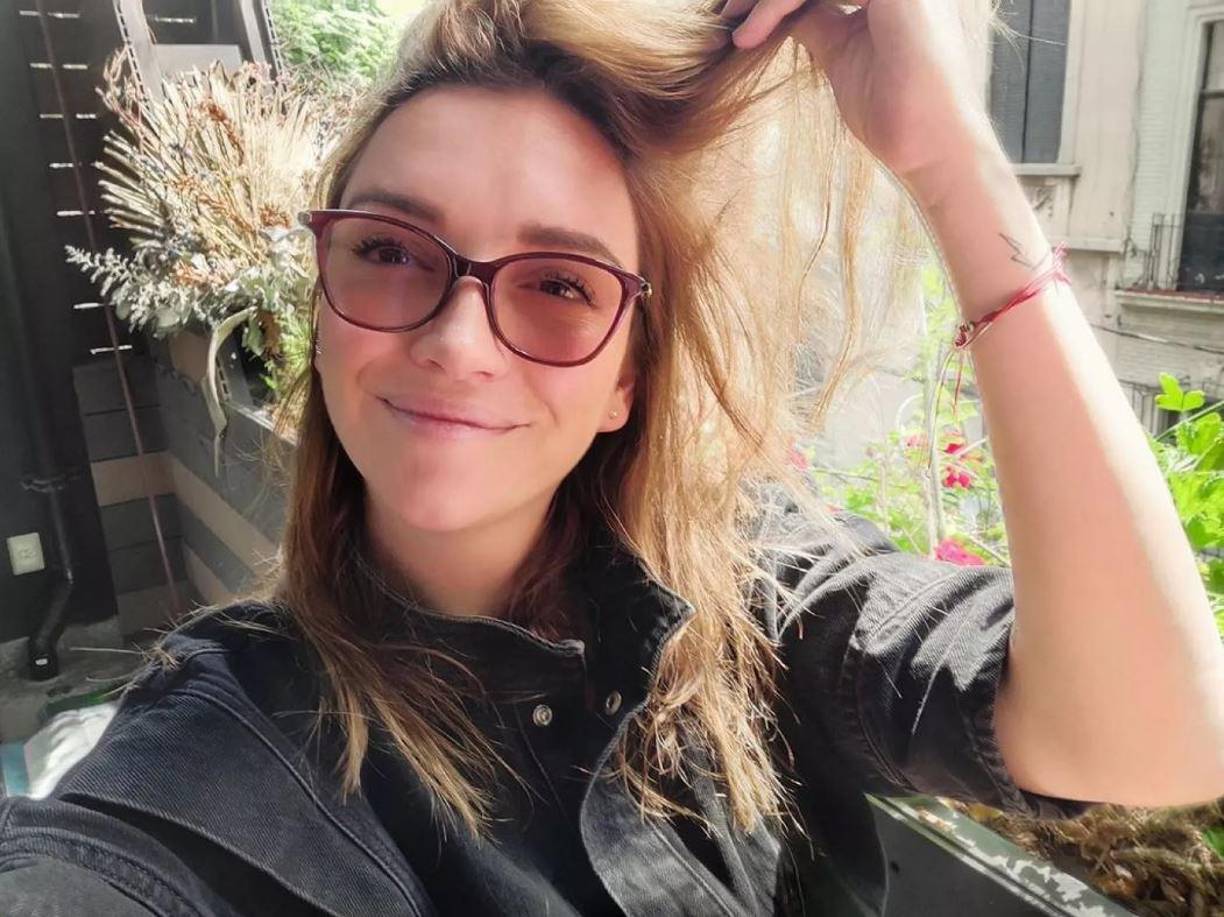 “Llevaba años y años (trabajando ahí). Estaba casado con la cocinera de la casa y se metía a mi cuarto en las noches. No hubo una violación como tal, pero sí un abuso sexual. A veces estaba dormido mi hermano en la cama de junto y no lo tiene ni presente o no lo tenía presente hasta hace muy poco”, agregó.