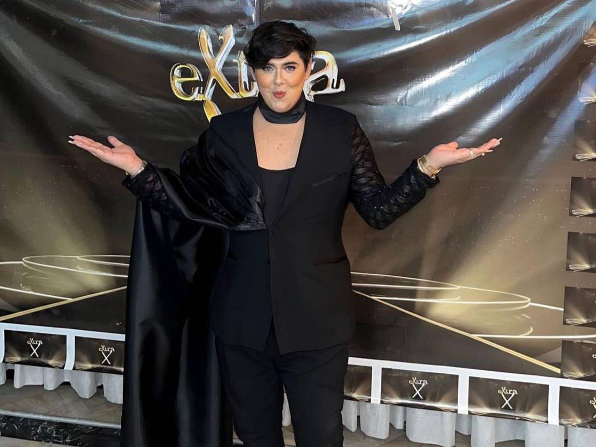 Uno de los que no estuvo de acuerdo con la vestimenta de la presentadora fue el crítico de modas Antonio Sandrez, quien mediante su cuenta de TikTok señaló que Milagro irrespetó a la bandera de las 5 estrellas.