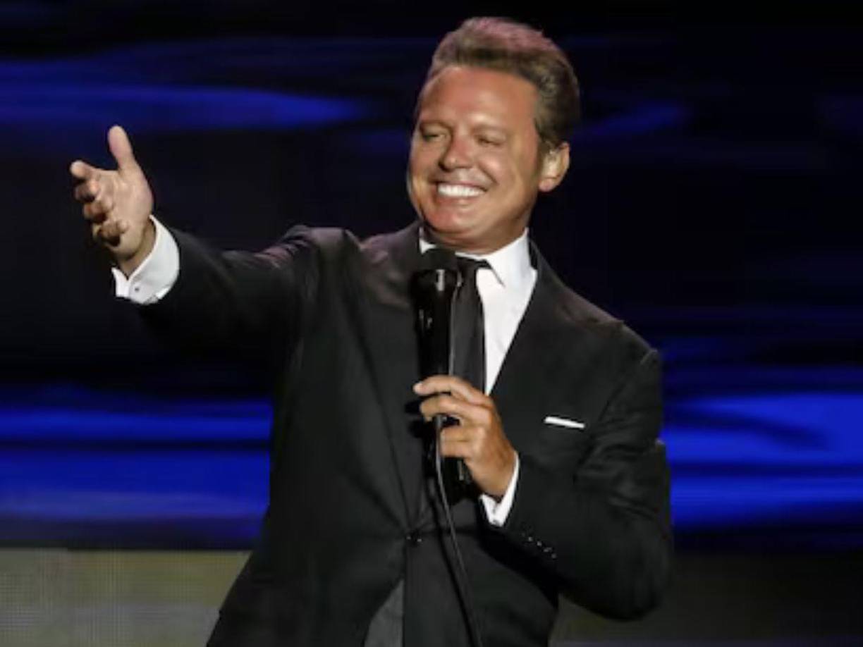 Con respecto a cómo desea ser despedida de este mundo, reveló que le gustaría partir rodeada de alegría en medio de celebración, fiesta y música, destacando que le encantaría que Luis Miguel cante en su honor.