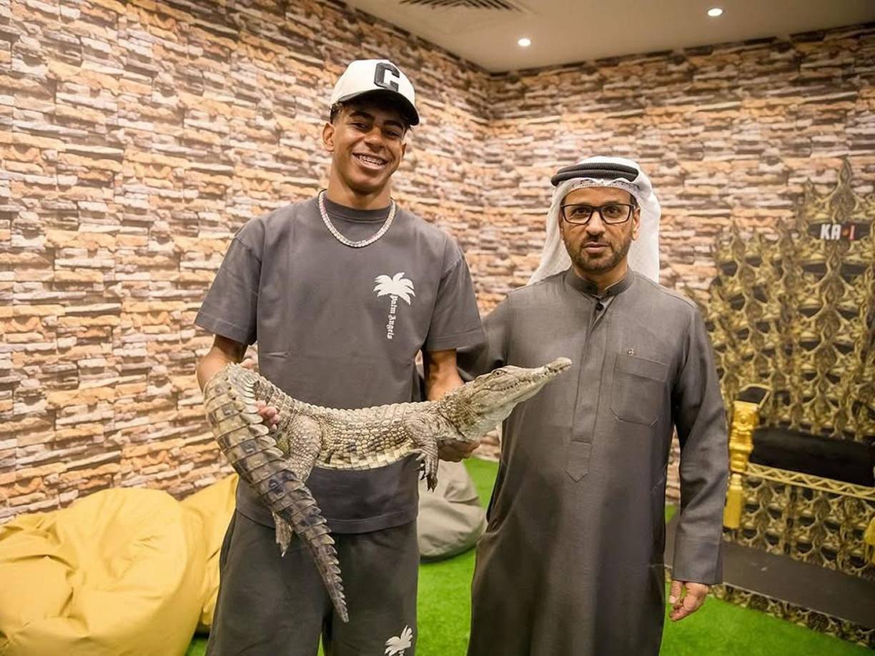 Una de las actividades que ha realizado Lamine en Dubái ha sido visitar un parque con animales salvajes y al que suelen acudir todos los VIPS que visitan la zona. 