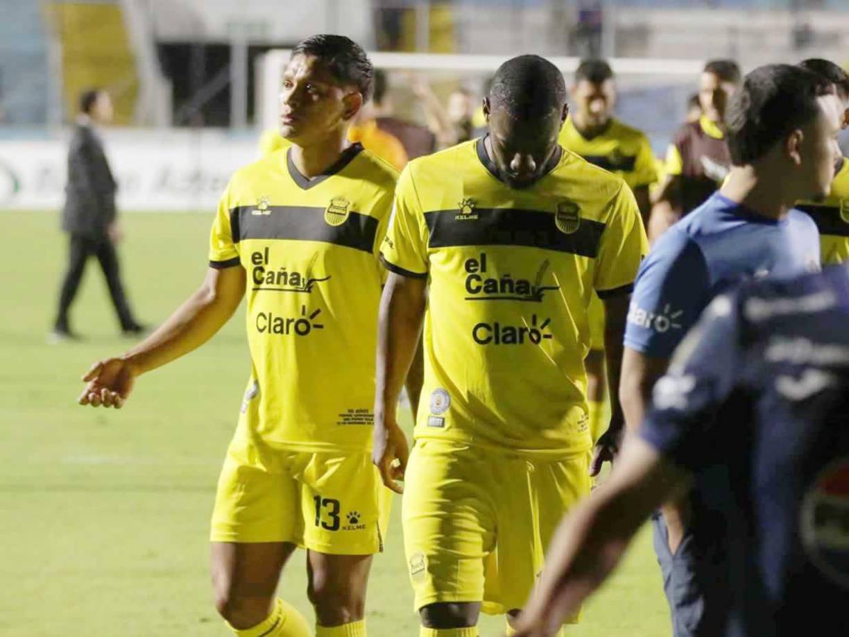Otro proceso que fracasa. La tristeza en el rostro de los jugadores del Real España por la eliminación en semifinales contra el Motagua.