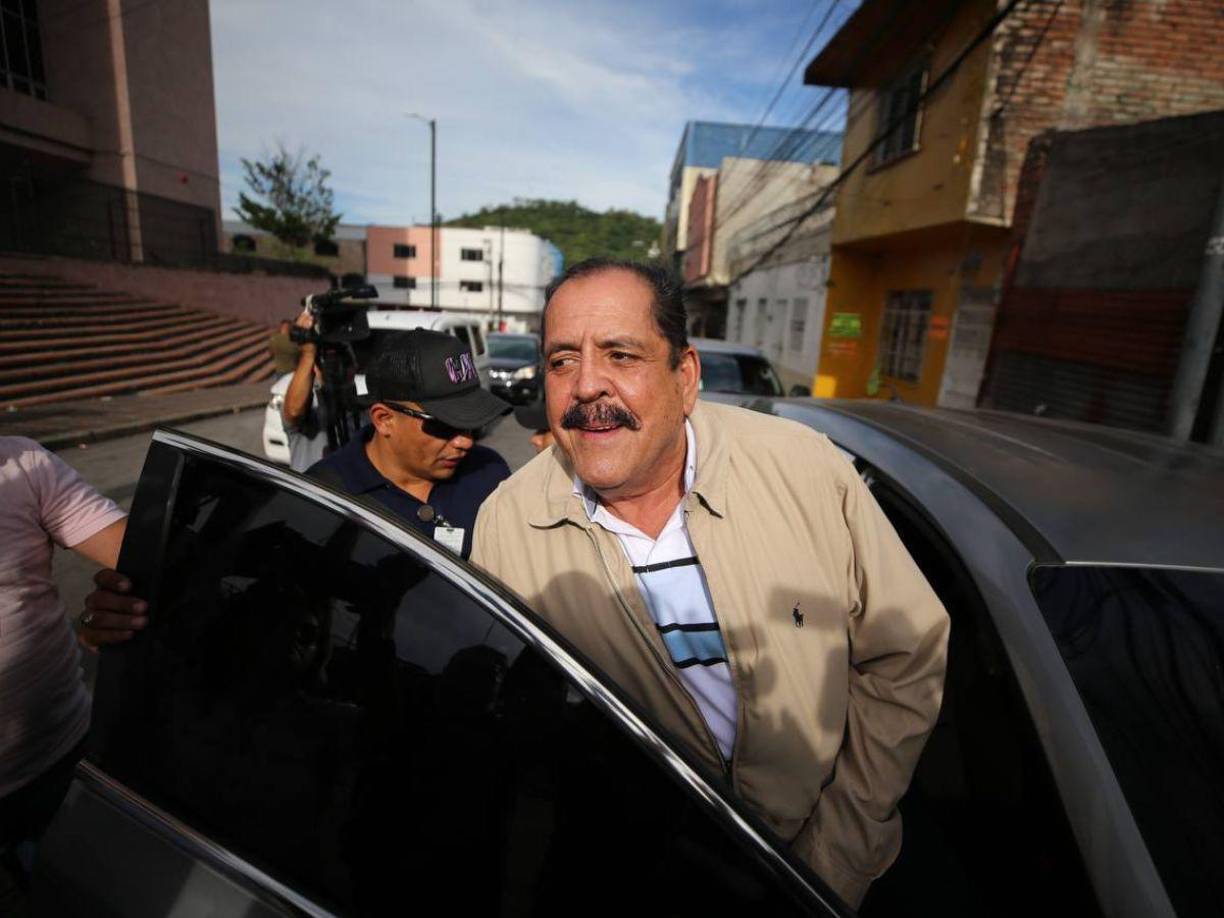 El diputado también desafió a los críticos a presentar pruebas legales que incriminen a Zelaya, como una orden de extradición o requerimientos en su contra. 