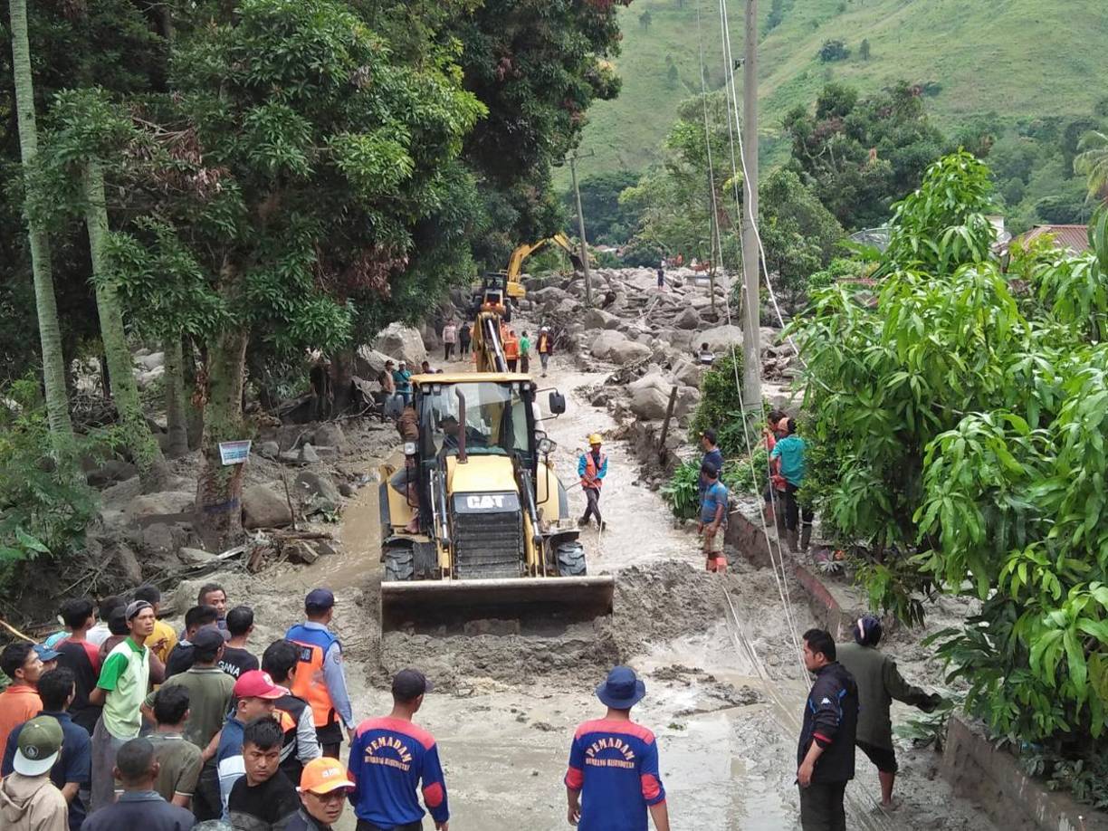 Asimismo, más de una decena de pasajeros resultaron heridos y fueron enviados a hospitales de la ciudad de Medan, capital de Indonesia.