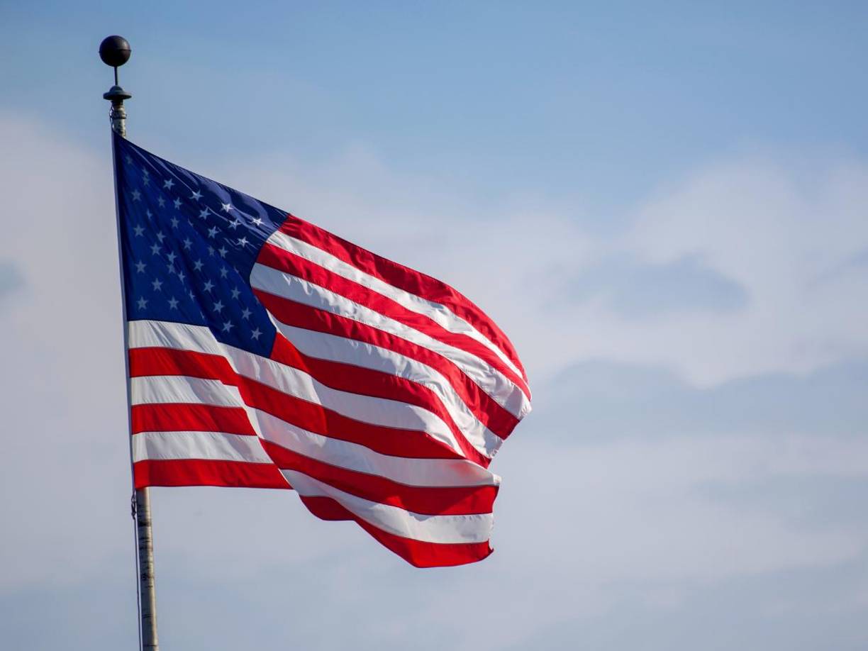 El programa funciona mediante un esquema de reembolsos para quienes compren o alquilen una vivienda en Topeka, siempre y cuando cumplan con ciertos requisitos.