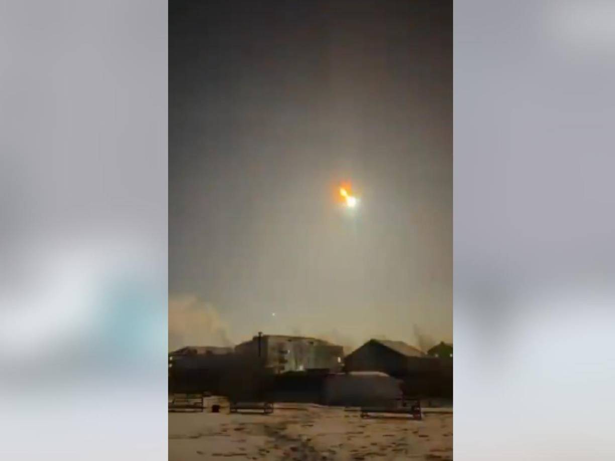 “Tras su entrada en la atmósfera, se produjo un estallido luminoso, acompañado de un sonido similar al de un trueno”, explicó el astrónomo Vladilén Sanakóyev.